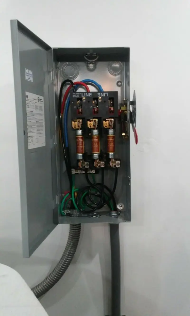 Three-phase disconnect switch installed for Smoke Detector Installation in White City